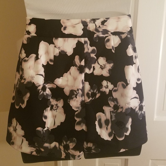 EXPRESS High waist Shorts🌺 - Picture 5 of 7